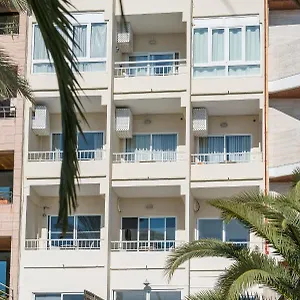 hostal-vista-alegre-port-dalcudia.allmallorcahotels.com/